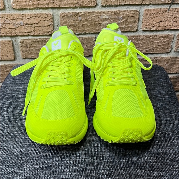 Veja Other - Veja CONDOR 2 ALVEOMESH FULL JAUNE FLUO in Citron - men’s 8